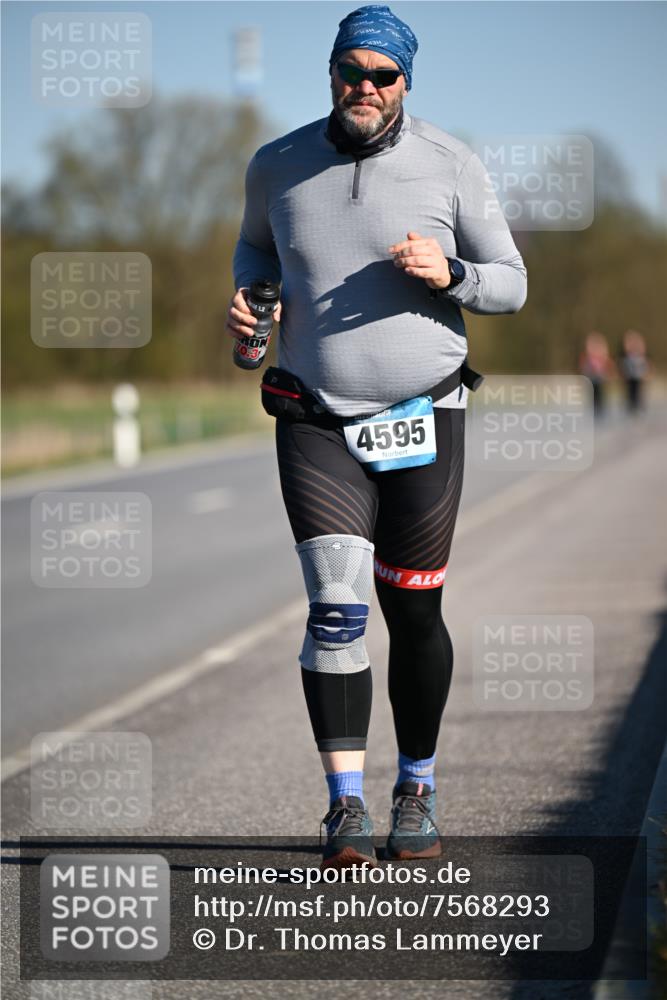 06.04.2025 - 44. Internationalen Wilhelmsburger Insellauf Dr. Thomas Lammeyer http://msf.ph/oto/7568293 06.04.2025 09:48:53 Laufen 12, 4595 meine-sportfotos.de
