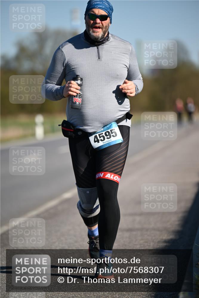 06.04.2025 - 44. Internationalen Wilhelmsburger Insellauf Dr. Thomas Lammeyer http://msf.ph/oto/7568307 06.04.2025 09:48:54 Laufen 12, 70, 3, 4595 meine-sportfotos.de