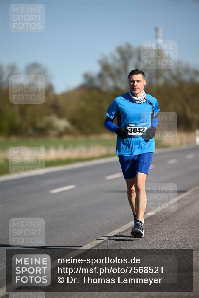 06.04.2025 - 44. Internationalen Wilhelmsburger Insellauf Dr. Thomas Lammeyer http://msf.ph/oto/7568521 06.04.2025 09:49:33 Laufen 3042 meine-sportfotos.de