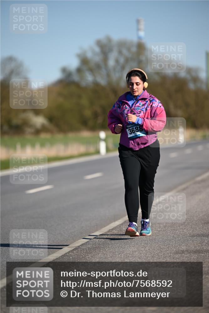 06.04.2025 - 44. Internationalen Wilhelmsburger Insellauf Dr. Thomas Lammeyer http://msf.ph/oto/7568592 06.04.2025 09:49:39 Laufen 3688 meine-sportfotos.de