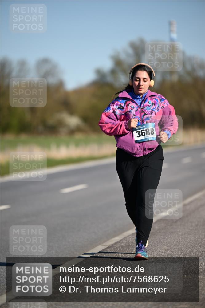 06.04.2025 - 44. Internationalen Wilhelmsburger Insellauf Dr. Thomas Lammeyer http://msf.ph/oto/7568625 06.04.2025 09:49:40 Laufen 3688 meine-sportfotos.de