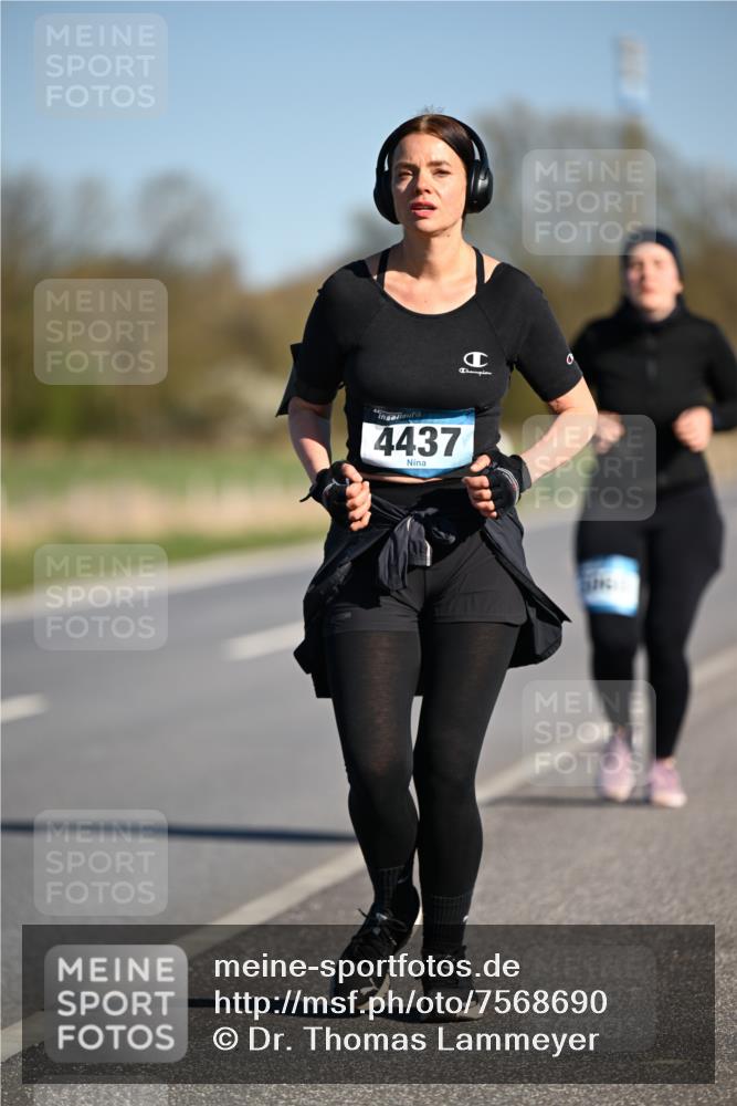 06.04.2025 - 44. Internationalen Wilhelmsburger Insellauf Dr. Thomas Lammeyer http://msf.ph/oto/7568690 06.04.2025 09:49:57 Laufen 4437 meine-sportfotos.de