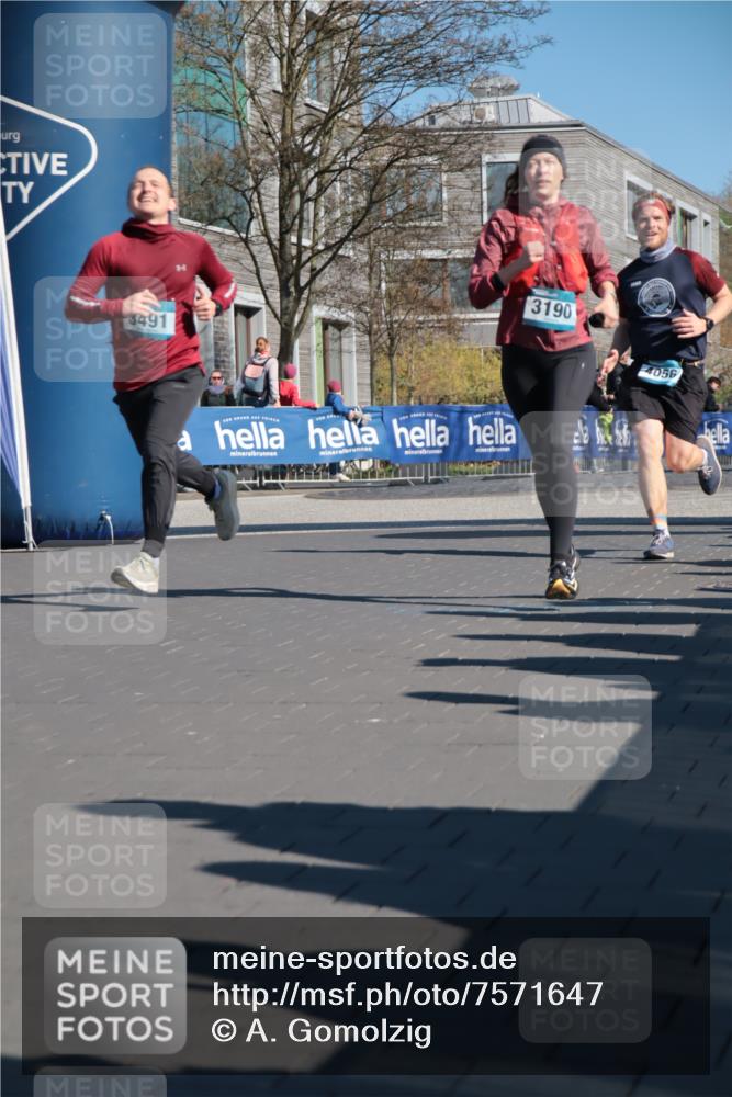 06.04.2025 - 44. Internationalen Wilhelmsburger Insellauf A. Gomolzig http://msf.ph/oto/7571647 06.04.2025 10:46:03 Ziel 3013, 3123, 3190, 3207, 3491, 4056 meine-sportfotos.de