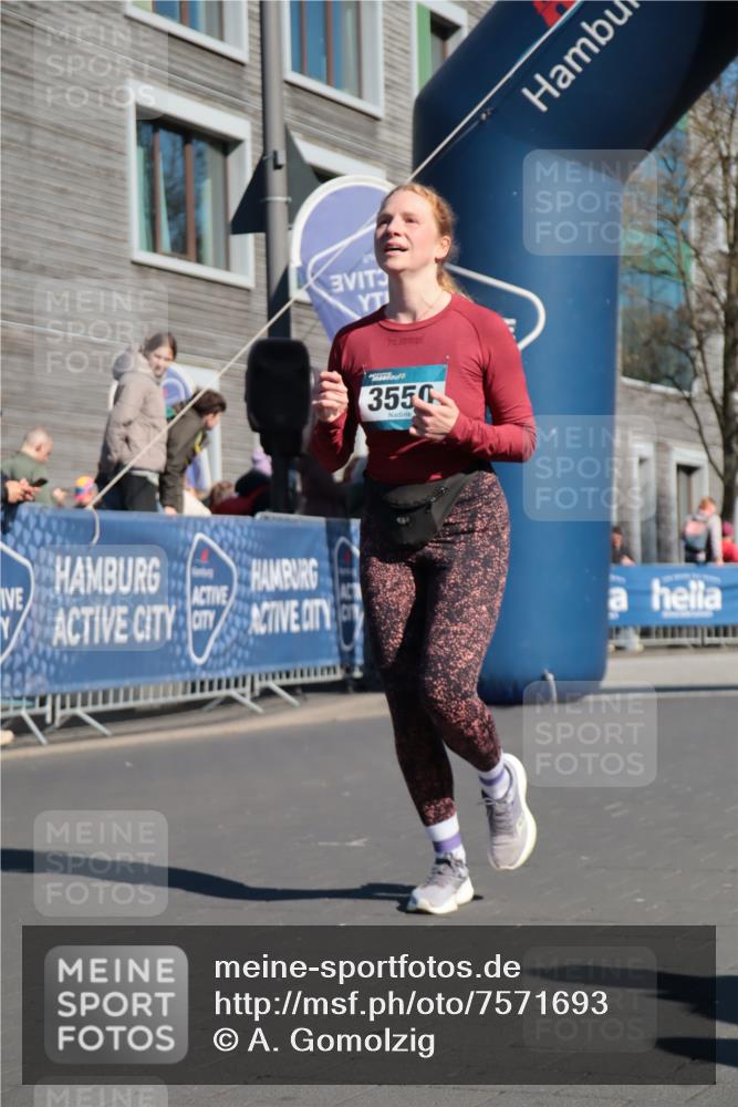 06.04.2025 - 44. Internationalen Wilhelmsburger Insellauf A. Gomolzig http://msf.ph/oto/7571693 06.04.2025 10:45:52 Ziel 3313, 3550, 3683, 3867, 3918, 3999, 4182, 4456 meine-sportfotos.de