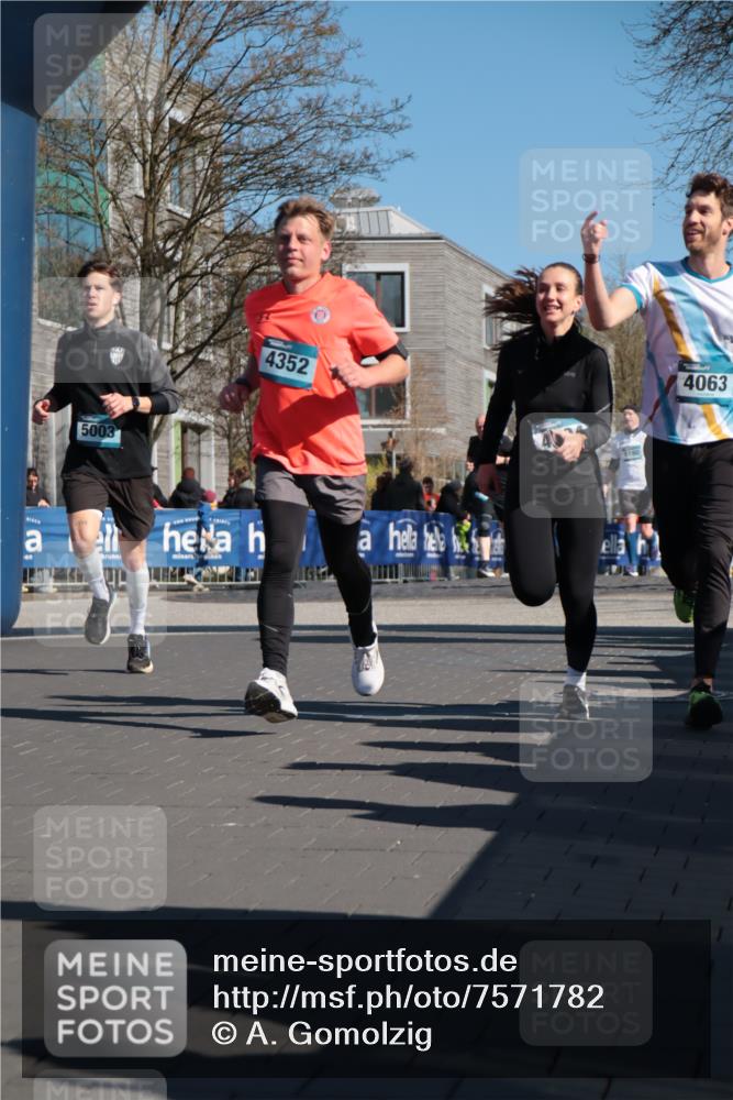 06.04.2025 - 44. Internationalen Wilhelmsburger Insellauf A. Gomolzig http://msf.ph/oto/7571782 06.04.2025 10:45:38 Ziel 3678, 3851, 3866, 3873, 3978, 4063, 4194, 4301, 4302, 4352, 4565, 5003 meine-sportfotos.de