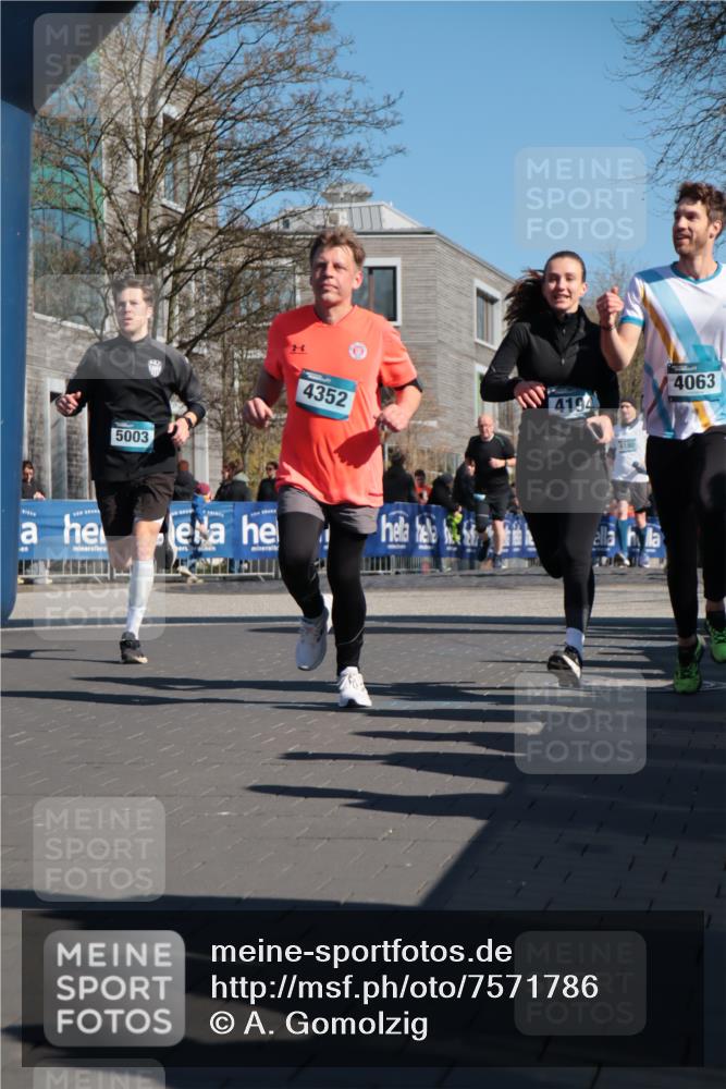 06.04.2025 - 44. Internationalen Wilhelmsburger Insellauf A. Gomolzig http://msf.ph/oto/7571786 06.04.2025 10:45:38 Ziel 3678, 3851, 3866, 3873, 3978, 4063, 4194, 4301, 4302, 4352, 4565, 5003 meine-sportfotos.de