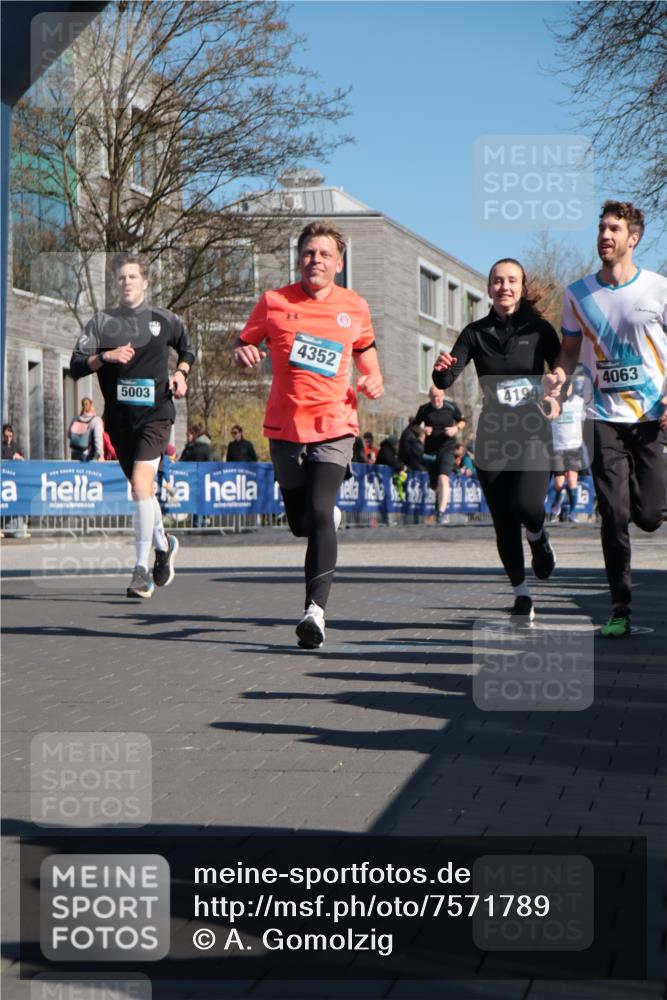 06.04.2025 - 44. Internationalen Wilhelmsburger Insellauf A. Gomolzig http://msf.ph/oto/7571789 06.04.2025 10:45:38 Ziel 3678, 3851, 3866, 3873, 3978, 4063, 4194, 4301, 4302, 4352, 4565, 5003 meine-sportfotos.de