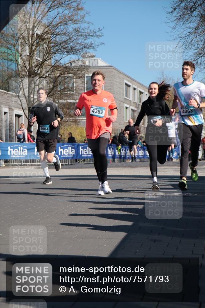 06.04.2025 - 44. Internationalen Wilhelmsburger Insellauf A. Gomolzig http://msf.ph/oto/7571793 06.04.2025 10:45:38 Ziel 3678, 3851, 3866, 3873, 3978, 4063, 4194, 4301, 4302, 4352, 4565, 5003 meine-sportfotos.de