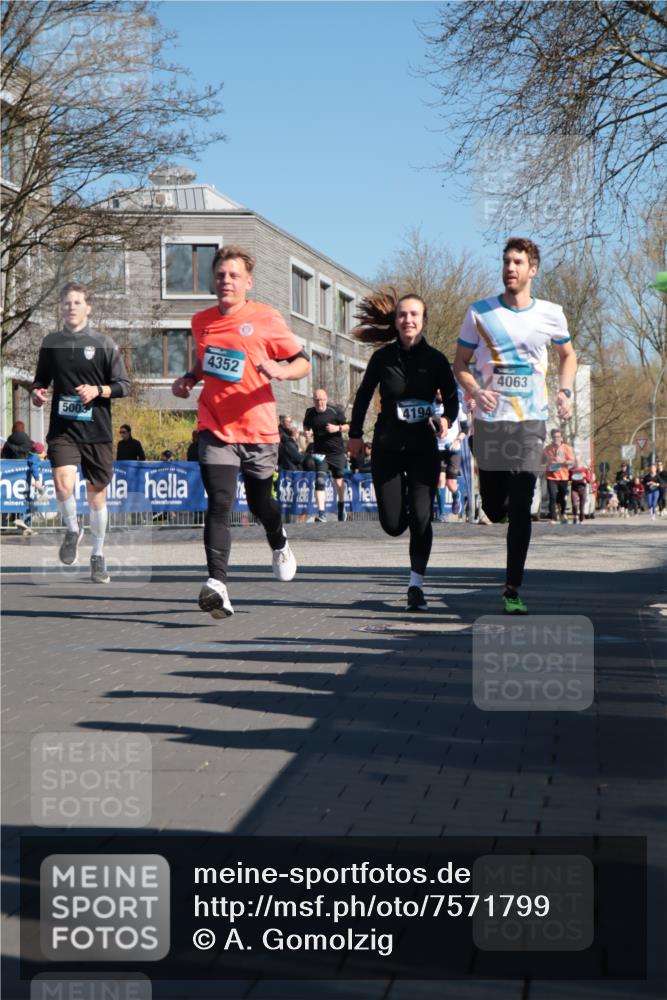 06.04.2025 - 44. Internationalen Wilhelmsburger Insellauf A. Gomolzig http://msf.ph/oto/7571799 06.04.2025 10:45:38 Ziel 3678, 3851, 3866, 3873, 3978, 4063, 4194, 4301, 4302, 4352, 4565, 5003 meine-sportfotos.de