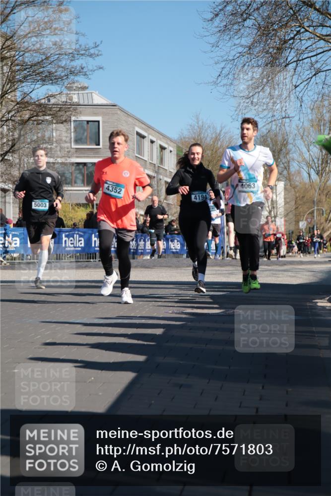 06.04.2025 - 44. Internationalen Wilhelmsburger Insellauf A. Gomolzig http://msf.ph/oto/7571803 06.04.2025 10:45:38 Ziel 3678, 3851, 3866, 3873, 3978, 4063, 4194, 4301, 4302, 4352, 4565, 5003 meine-sportfotos.de