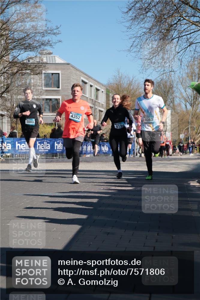 06.04.2025 - 44. Internationalen Wilhelmsburger Insellauf A. Gomolzig http://msf.ph/oto/7571806 06.04.2025 10:45:37 Ziel 3678, 3866, 3873, 3978, 4063, 4194, 4301, 4302, 4352, 4565, 5003 meine-sportfotos.de
