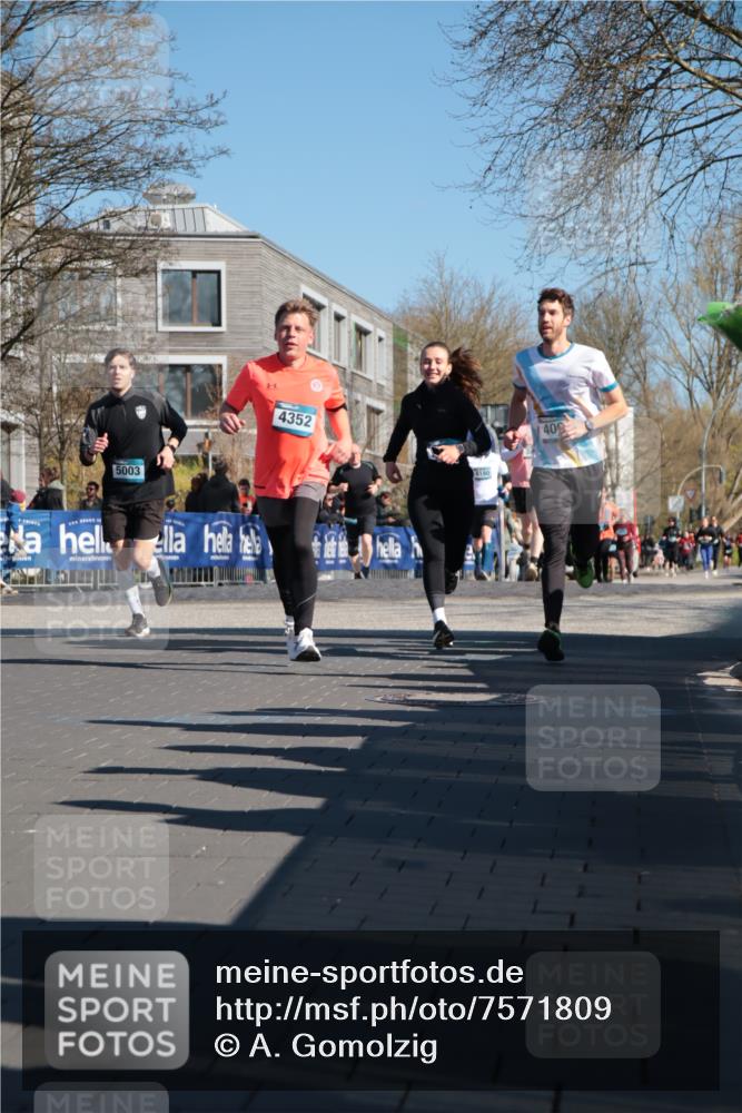 06.04.2025 - 44. Internationalen Wilhelmsburger Insellauf A. Gomolzig http://msf.ph/oto/7571809 06.04.2025 10:45:37 Ziel 3678, 3866, 3873, 3978, 4063, 4194, 4301, 4302, 4352, 4565, 5003 meine-sportfotos.de