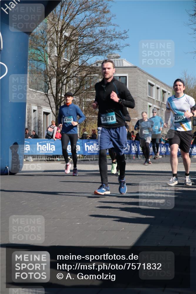 06.04.2025 - 44. Internationalen Wilhelmsburger Insellauf A. Gomolzig http://msf.ph/oto/7571832 06.04.2025 10:45:32 Ziel 3052, 3218, 3678, 3866, 3873, 3956, 3978, 4063, 4100, 4194, 4301, 4302, 4565 meine-sportfotos.de
