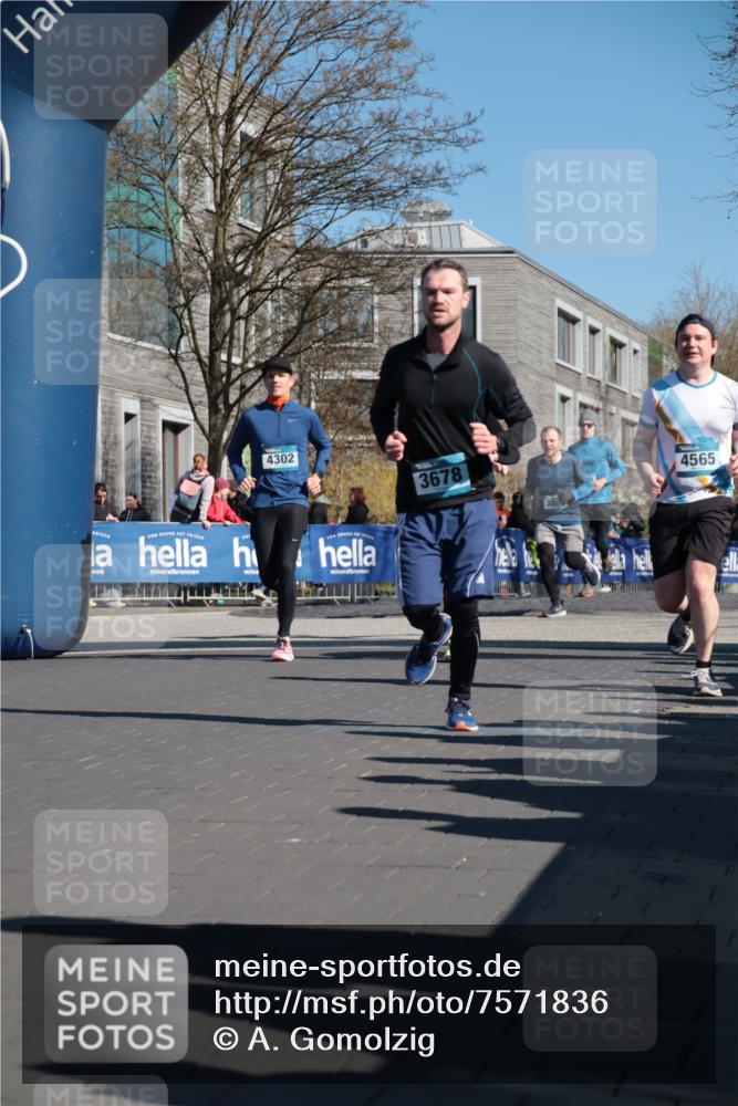 06.04.2025 - 44. Internationalen Wilhelmsburger Insellauf A. Gomolzig http://msf.ph/oto/7571836 06.04.2025 10:45:32 Ziel 3052, 3218, 3678, 3866, 3873, 3956, 3978, 4063, 4100, 4194, 4301, 4302, 4565 meine-sportfotos.de