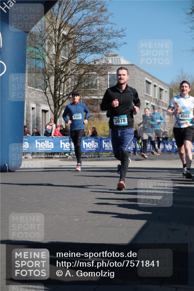 06.04.2025 - 44. Internationalen Wilhelmsburger Insellauf A. Gomolzig http://msf.ph/oto/7571841 06.04.2025 10:45:32 Ziel 3052, 3218, 3678, 3866, 3873, 3956, 3978, 4063, 4100, 4194, 4301, 4302, 4565 meine-sportfotos.de