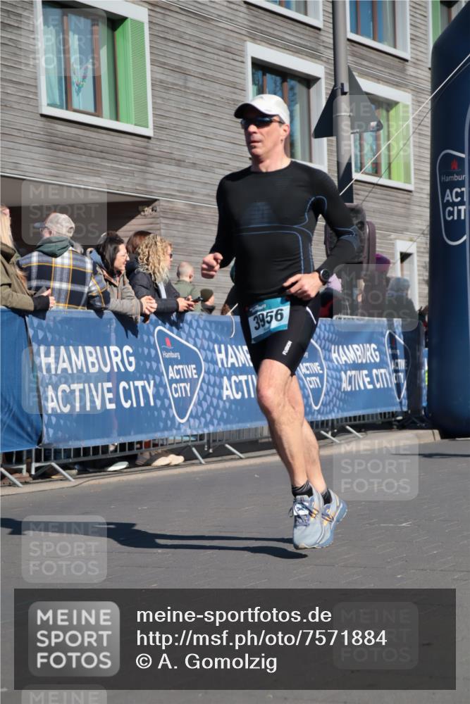 06.04.2025 - 44. Internationalen Wilhelmsburger Insellauf A. Gomolzig http://msf.ph/oto/7571884 06.04.2025 10:45:27 Ziel 3052, 3218, 3678, 3956, 4100, 4448 meine-sportfotos.de