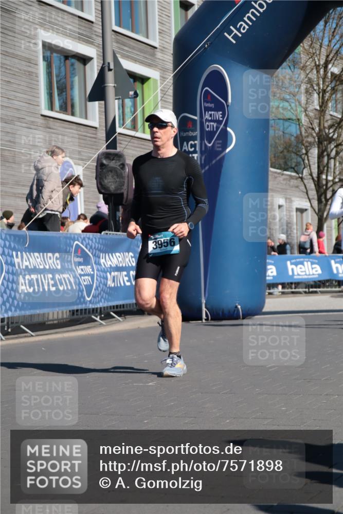 06.04.2025 - 44. Internationalen Wilhelmsburger Insellauf A. Gomolzig http://msf.ph/oto/7571898 06.04.2025 10:45:27 Ziel 3052, 3218, 3678, 3956, 4100, 4448 meine-sportfotos.de