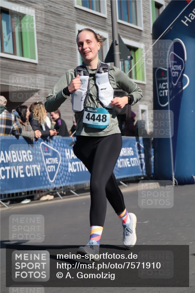 06.04.2025 - 44. Internationalen Wilhelmsburger Insellauf A. Gomolzig http://msf.ph/oto/7571910 06.04.2025 10:45:24 Ziel 3052, 3218, 3956, 4100, 4448, 4596, 5174, 5200 meine-sportfotos.de