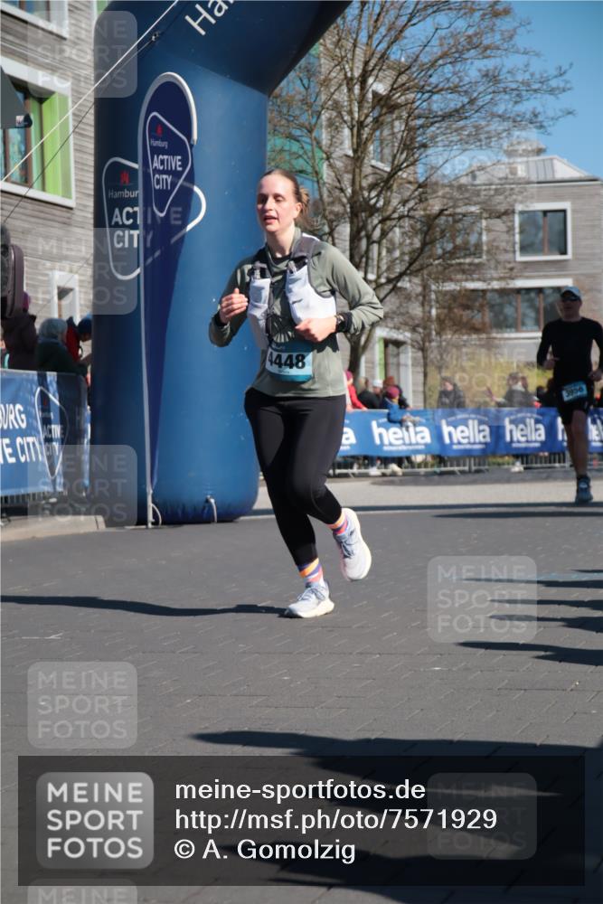 06.04.2025 - 44. Internationalen Wilhelmsburger Insellauf A. Gomolzig http://msf.ph/oto/7571929 06.04.2025 10:45:24 Ziel 3052, 3218, 3956, 4100, 4448, 4596, 5174, 5200 meine-sportfotos.de