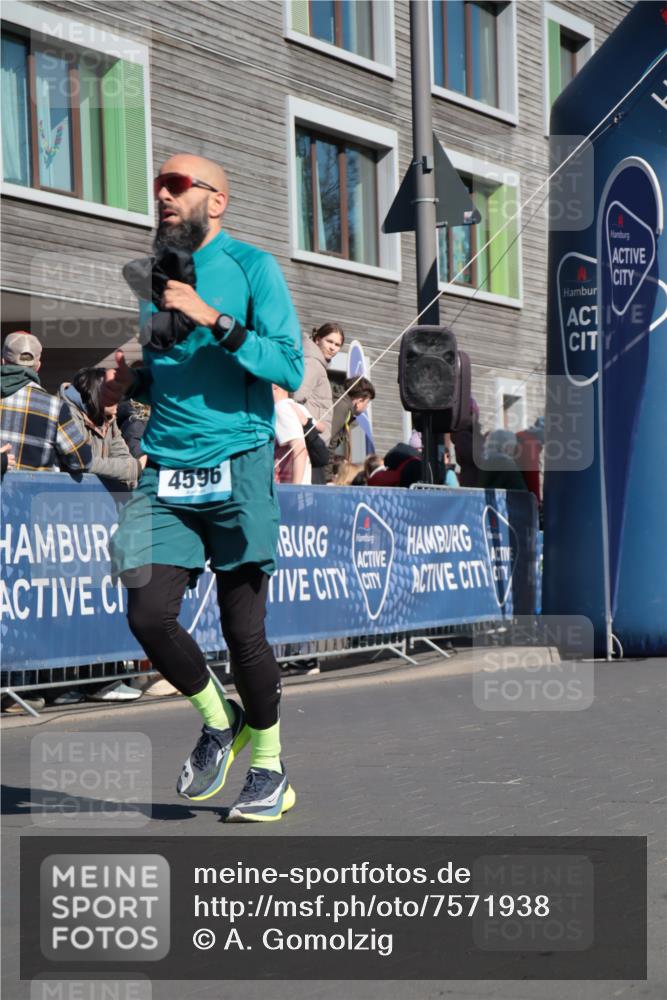 06.04.2025 - 44. Internationalen Wilhelmsburger Insellauf A. Gomolzig http://msf.ph/oto/7571938 06.04.2025 10:45:22 Ziel 3218, 3956, 4448, 4596, 5174, 5200 meine-sportfotos.de