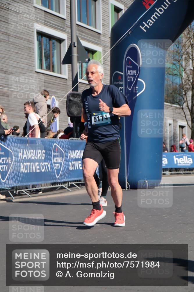 06.04.2025 - 44. Internationalen Wilhelmsburger Insellauf A. Gomolzig http://msf.ph/oto/7571984 06.04.2025 10:45:19 Ziel 3991, 3992, 4340, 4448, 4596, 4601, 5174, 5200 meine-sportfotos.de