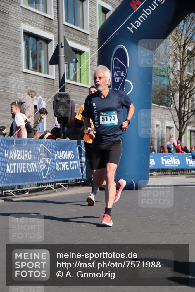 06.04.2025 - 44. Internationalen Wilhelmsburger Insellauf A. Gomolzig http://msf.ph/oto/7571988 06.04.2025 10:45:18 Ziel 3991, 3992, 4340, 4448, 4596, 4601, 5174, 5200 meine-sportfotos.de