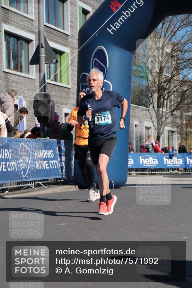 06.04.2025 - 44. Internationalen Wilhelmsburger Insellauf A. Gomolzig http://msf.ph/oto/7571992 06.04.2025 10:45:18 Ziel 3991, 3992, 4340, 4448, 4596, 4601, 5174, 5200 meine-sportfotos.de