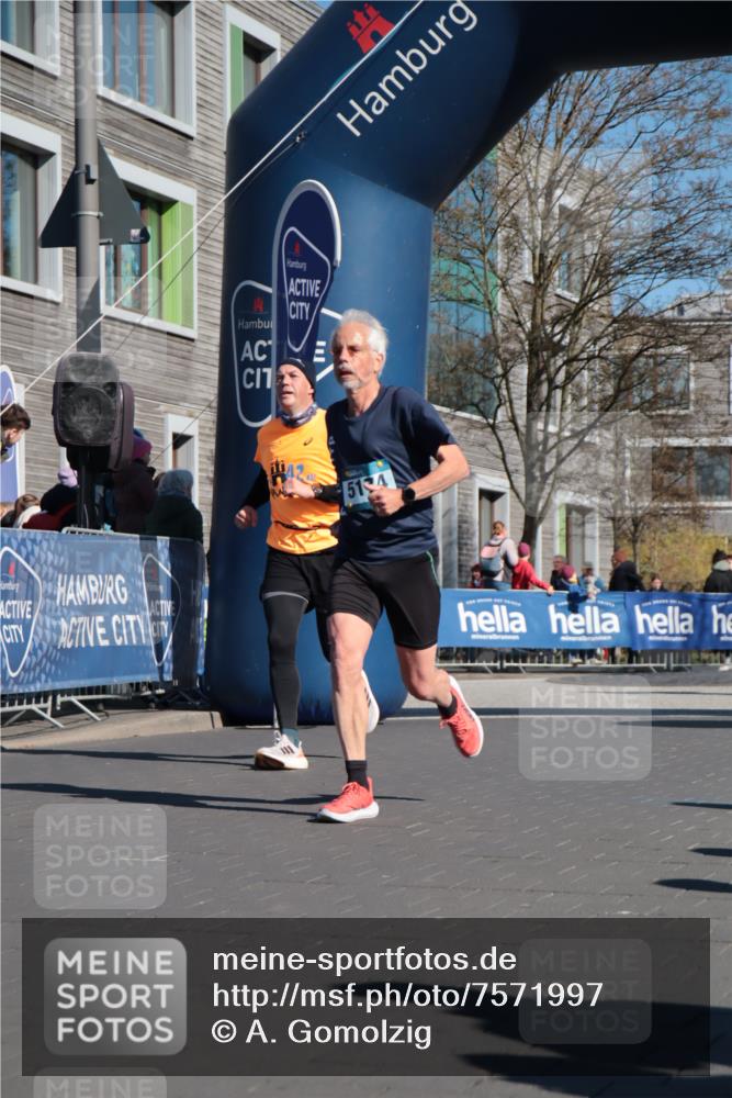 06.04.2025 - 44. Internationalen Wilhelmsburger Insellauf A. Gomolzig http://msf.ph/oto/7571997 06.04.2025 10:45:18 Ziel 3991, 3992, 4340, 4448, 4596, 4601, 5174, 5200 meine-sportfotos.de