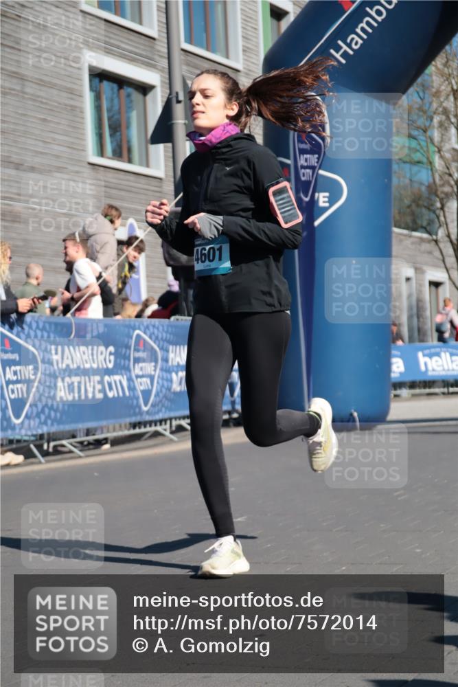 06.04.2025 - 44. Internationalen Wilhelmsburger Insellauf A. Gomolzig http://msf.ph/oto/7572014 06.04.2025 10:45:17 Ziel 3991, 3992, 4340, 4596, 4601, 5174, 5200 meine-sportfotos.de