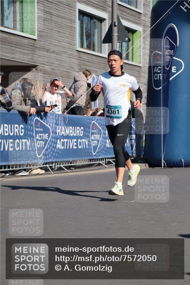 06.04.2025 - 44. Internationalen Wilhelmsburger Insellauf A. Gomolzig http://msf.ph/oto/7572050 06.04.2025 10:45:08 Ziel 3991, 3992, 4039, 4361 meine-sportfotos.de