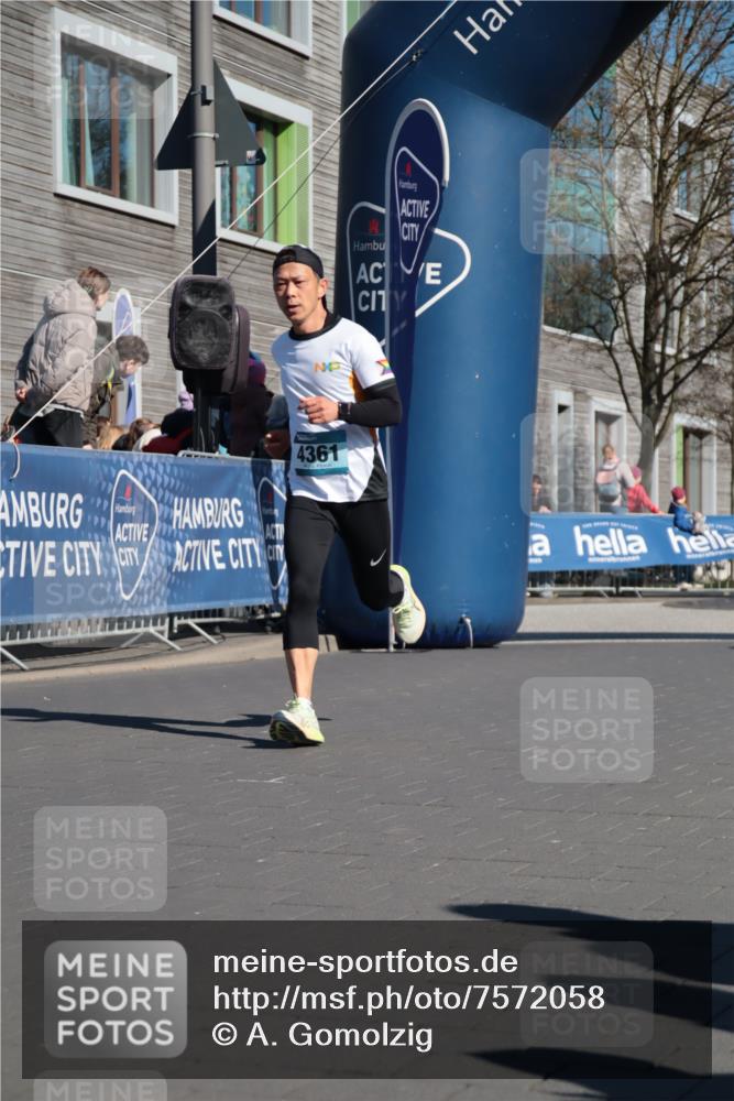 06.04.2025 - 44. Internationalen Wilhelmsburger Insellauf A. Gomolzig http://msf.ph/oto/7572058 06.04.2025 10:45:07 Ziel 4039, 4361 meine-sportfotos.de