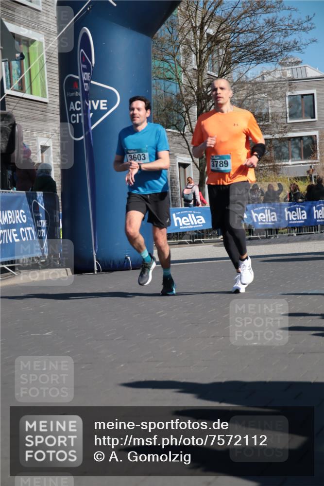 06.04.2025 - 44. Internationalen Wilhelmsburger Insellauf A. Gomolzig http://msf.ph/oto/7572112 06.04.2025 10:44:57 Ziel 3603, 3789, 4480 meine-sportfotos.de