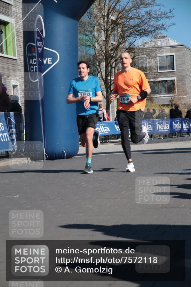 06.04.2025 - 44. Internationalen Wilhelmsburger Insellauf A. Gomolzig http://msf.ph/oto/7572118 06.04.2025 10:44:56 Ziel 3603, 3789, 4480 meine-sportfotos.de