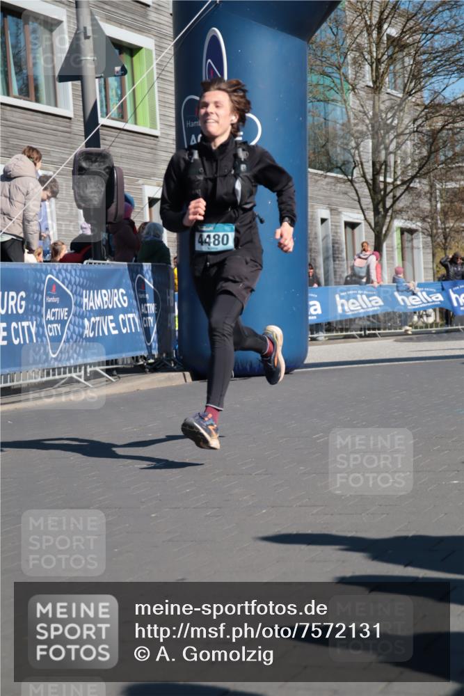 06.04.2025 - 44. Internationalen Wilhelmsburger Insellauf A. Gomolzig http://msf.ph/oto/7572131 06.04.2025 10:44:54 Ziel 3603, 3789, 4097, 4480 meine-sportfotos.de