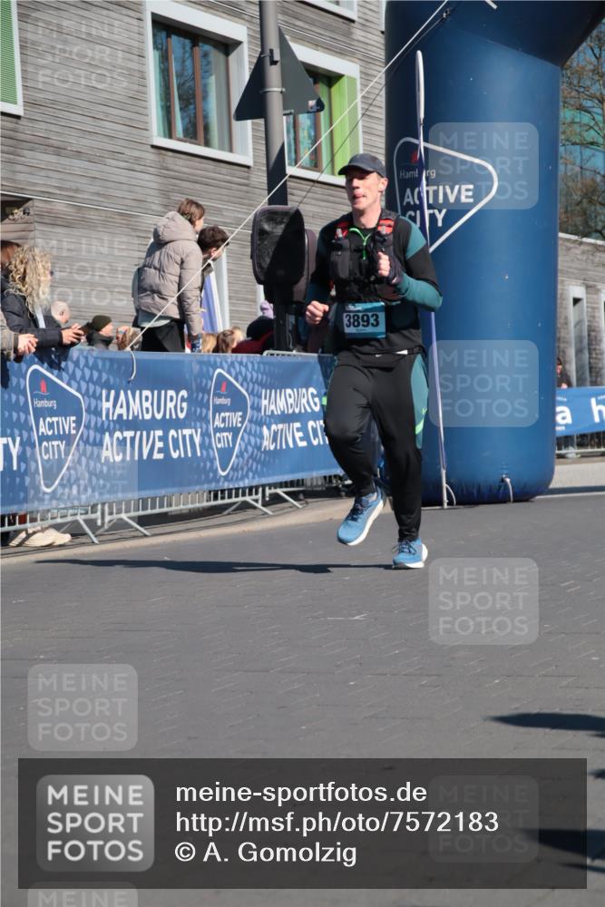 06.04.2025 - 44. Internationalen Wilhelmsburger Insellauf A. Gomolzig http://msf.ph/oto/7572183 06.04.2025 10:44:46 Ziel 3498, 3893, 3916, 4097 meine-sportfotos.de