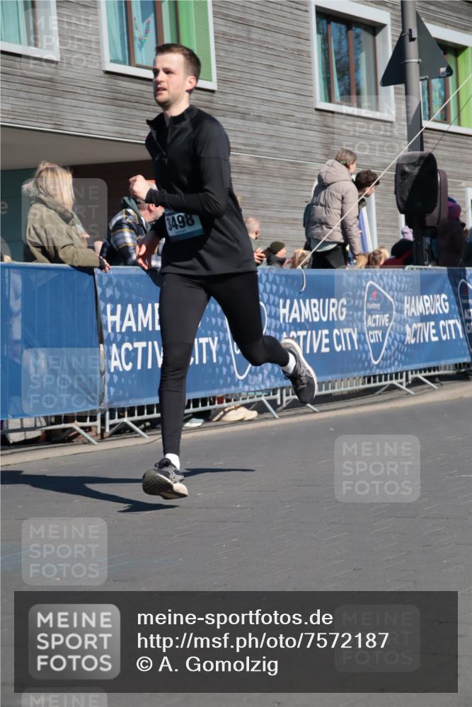 06.04.2025 - 44. Internationalen Wilhelmsburger Insellauf A. Gomolzig http://msf.ph/oto/7572187 06.04.2025 10:44:44 Ziel 3498, 3893, 3916, 4097 meine-sportfotos.de