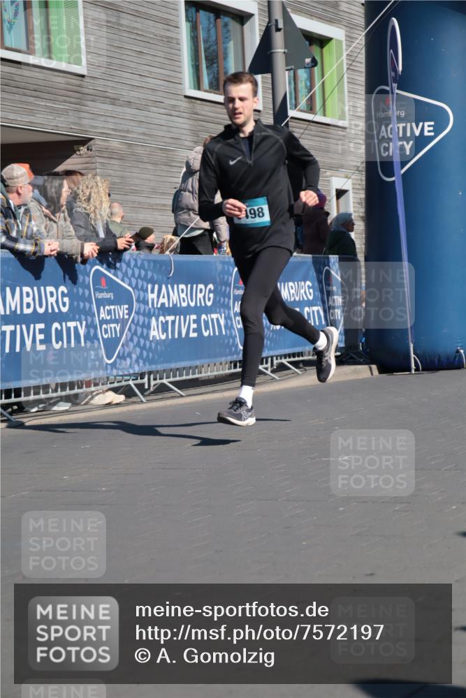 06.04.2025 - 44. Internationalen Wilhelmsburger Insellauf A. Gomolzig http://msf.ph/oto/7572197 06.04.2025 10:44:44 Ziel 3498, 3893, 3916, 4097 meine-sportfotos.de