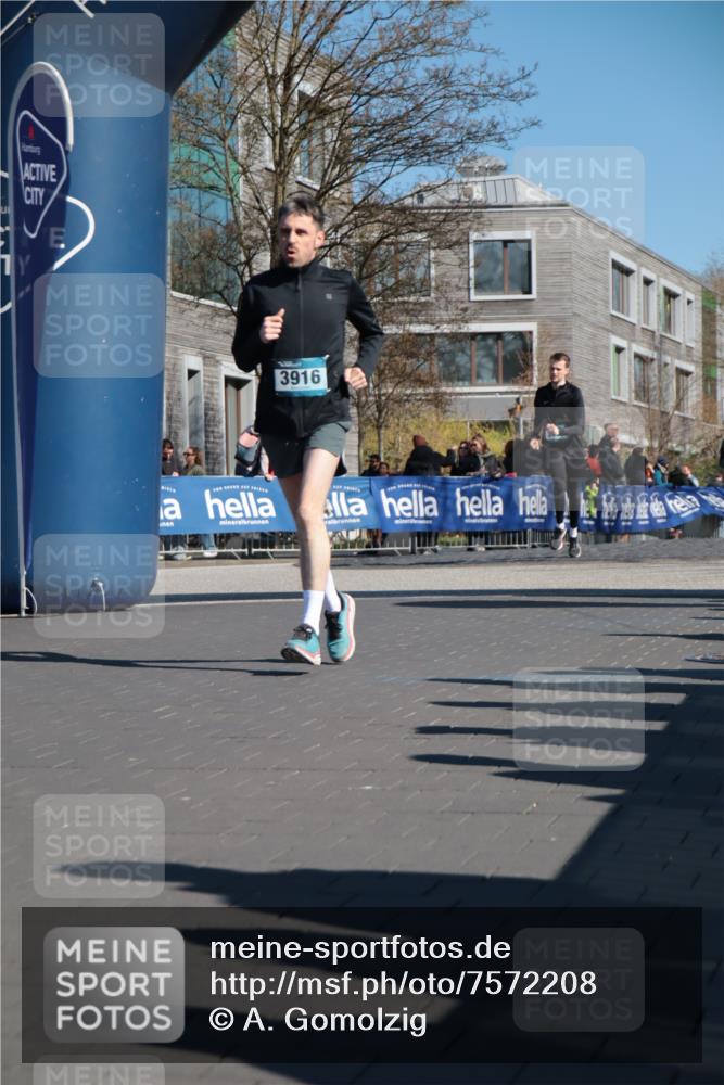 06.04.2025 - 44. Internationalen Wilhelmsburger Insellauf A. Gomolzig http://msf.ph/oto/7572208 06.04.2025 10:44:40 Ziel 3498, 3829, 3893, 3916, 3982, 4025, 4304, 4371, 4372, 5087, 5088 meine-sportfotos.de