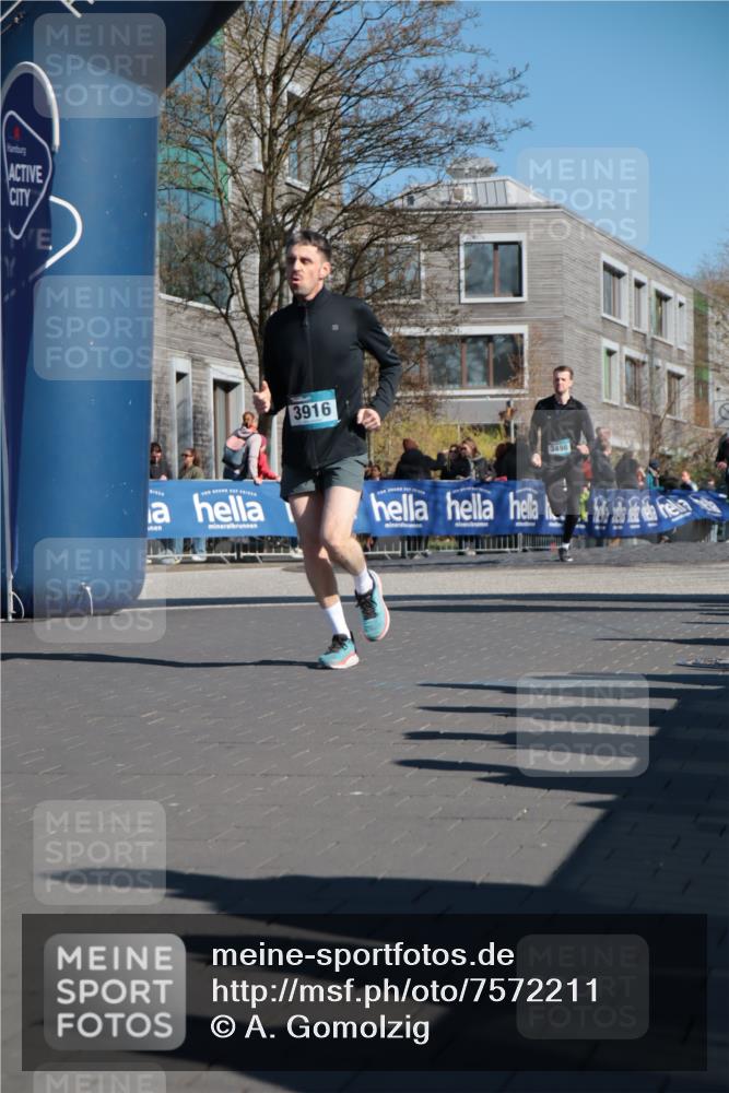 06.04.2025 - 44. Internationalen Wilhelmsburger Insellauf A. Gomolzig http://msf.ph/oto/7572211 06.04.2025 10:44:40 Ziel 3498, 3829, 3893, 3916, 3982, 4025, 4304, 4371, 4372, 5087, 5088 meine-sportfotos.de