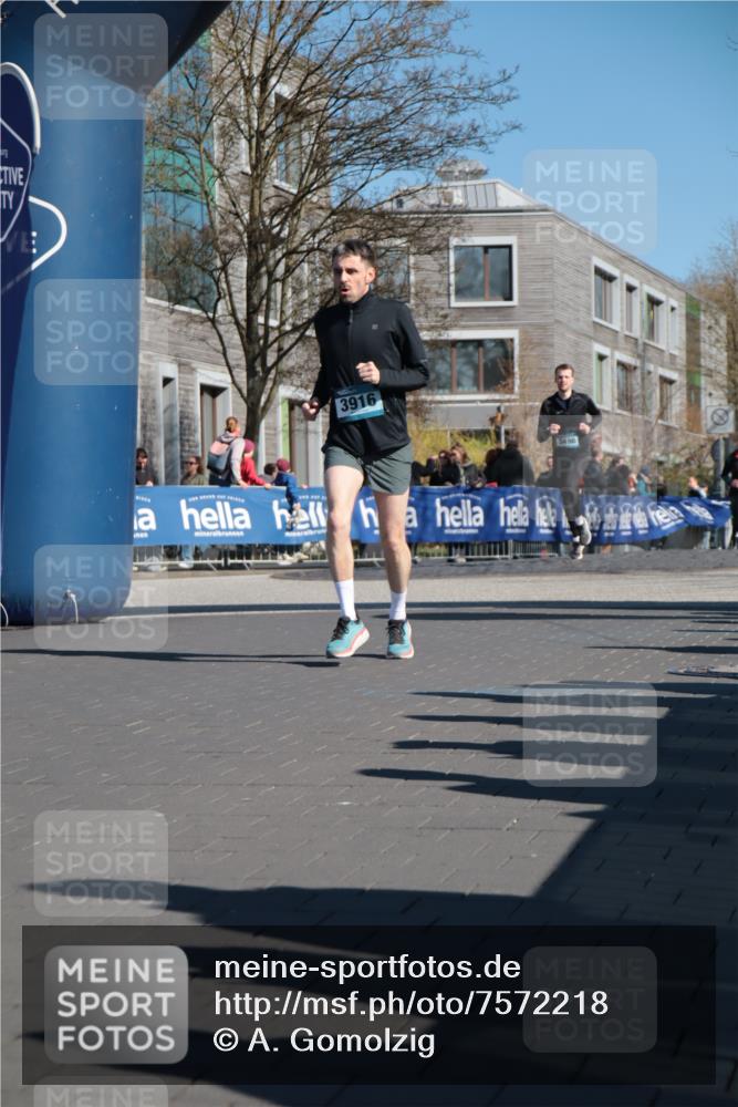06.04.2025 - 44. Internationalen Wilhelmsburger Insellauf A. Gomolzig http://msf.ph/oto/7572218 06.04.2025 10:44:40 Ziel 3498, 3829, 3893, 3916, 3982, 4025, 4304, 4371, 4372, 5087, 5088 meine-sportfotos.de