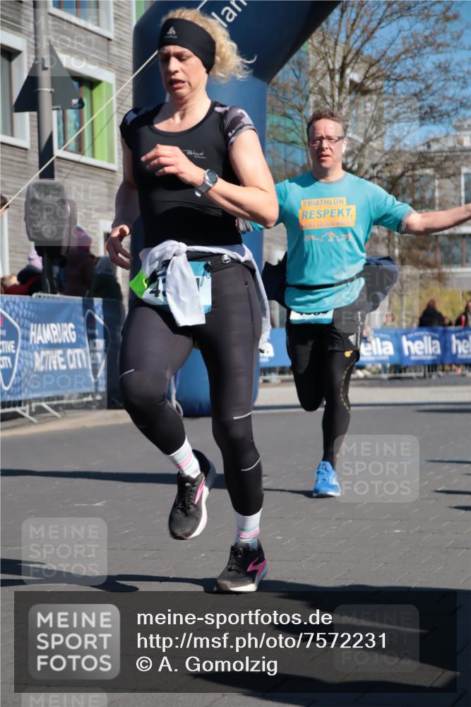 06.04.2025 - 44. Internationalen Wilhelmsburger Insellauf A. Gomolzig http://msf.ph/oto/7572231 06.04.2025 10:44:37 Ziel 3829, 3916, 3982, 4025, 4304, 4371, 4372, 5087, 5088 meine-sportfotos.de