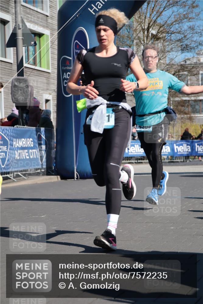 06.04.2025 - 44. Internationalen Wilhelmsburger Insellauf A. Gomolzig http://msf.ph/oto/7572235 06.04.2025 10:44:37 Ziel 3829, 3916, 3982, 4025, 4304, 4371, 4372, 5087, 5088 meine-sportfotos.de