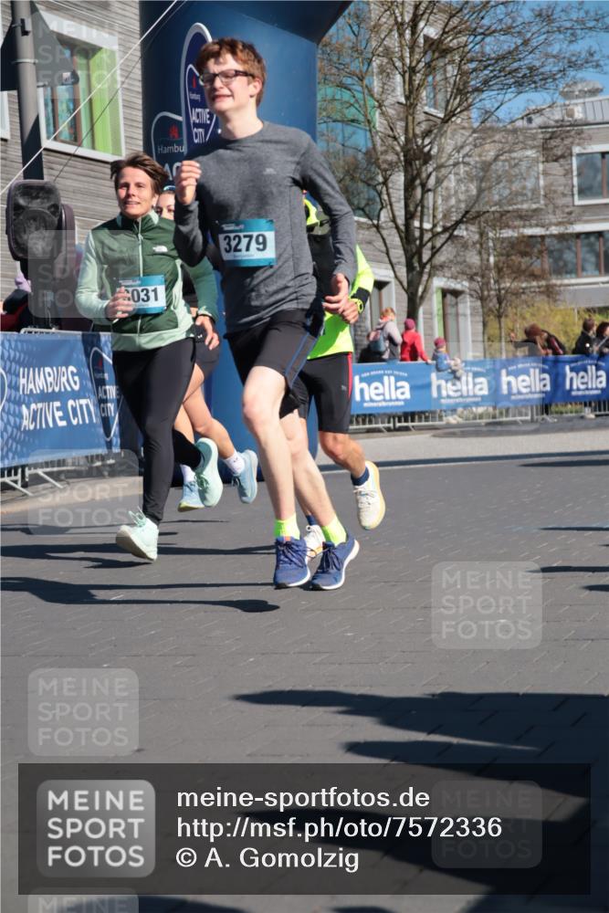 06.04.2025 - 44. Internationalen Wilhelmsburger Insellauf A. Gomolzig http://msf.ph/oto/7572336 06.04.2025 10:44:30 Ziel 3030, 3031, 3279, 3518, 4025, 4372, 4405, 4549 meine-sportfotos.de