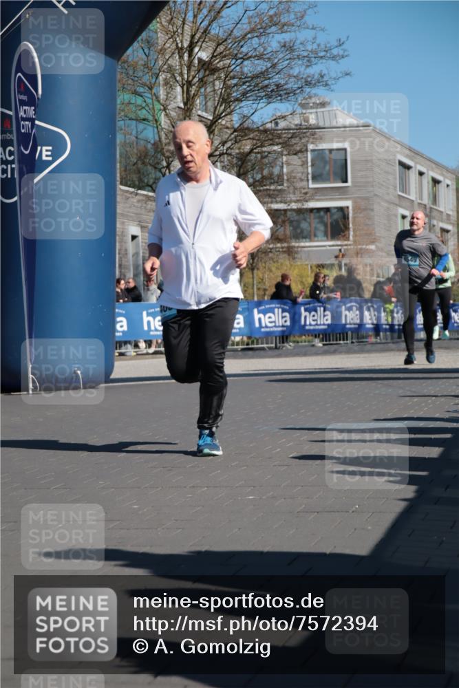 06.04.2025 - 44. Internationalen Wilhelmsburger Insellauf A. Gomolzig http://msf.ph/oto/7572394 06.04.2025 10:44:25 Ziel 3030, 3031, 3279, 3518, 4393, 4394, 4405, 4549 meine-sportfotos.de