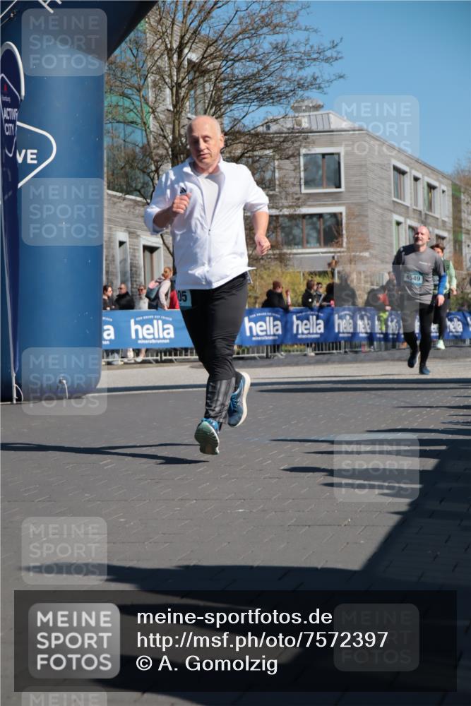 06.04.2025 - 44. Internationalen Wilhelmsburger Insellauf A. Gomolzig http://msf.ph/oto/7572397 06.04.2025 10:44:25 Ziel 3030, 3031, 3279, 3518, 4393, 4394, 4405, 4549 meine-sportfotos.de