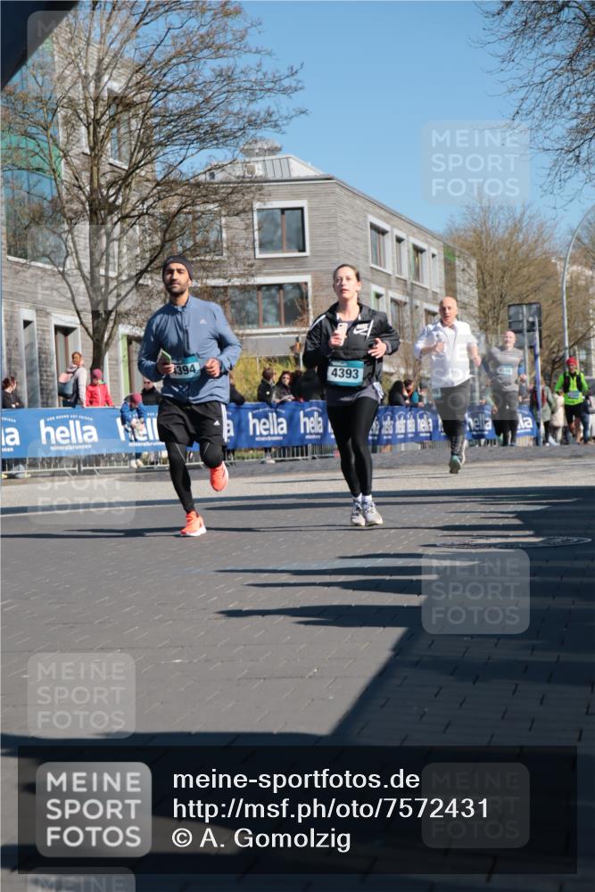 06.04.2025 - 44. Internationalen Wilhelmsburger Insellauf A. Gomolzig http://msf.ph/oto/7572431 06.04.2025 10:44:22 Ziel 3232, 4393, 4394, 4405 meine-sportfotos.de