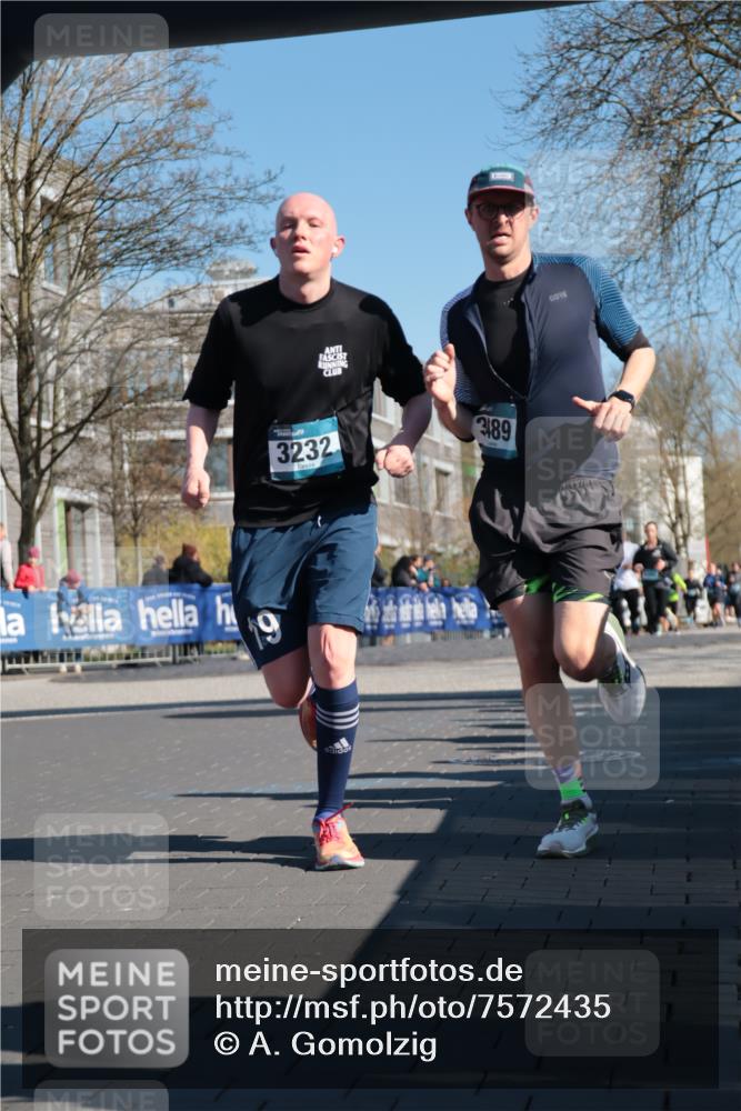 06.04.2025 - 44. Internationalen Wilhelmsburger Insellauf A. Gomolzig http://msf.ph/oto/7572435 06.04.2025 10:44:17 Ziel 3057, 3232, 3489, 4393, 4394, 4429, 5064 meine-sportfotos.de