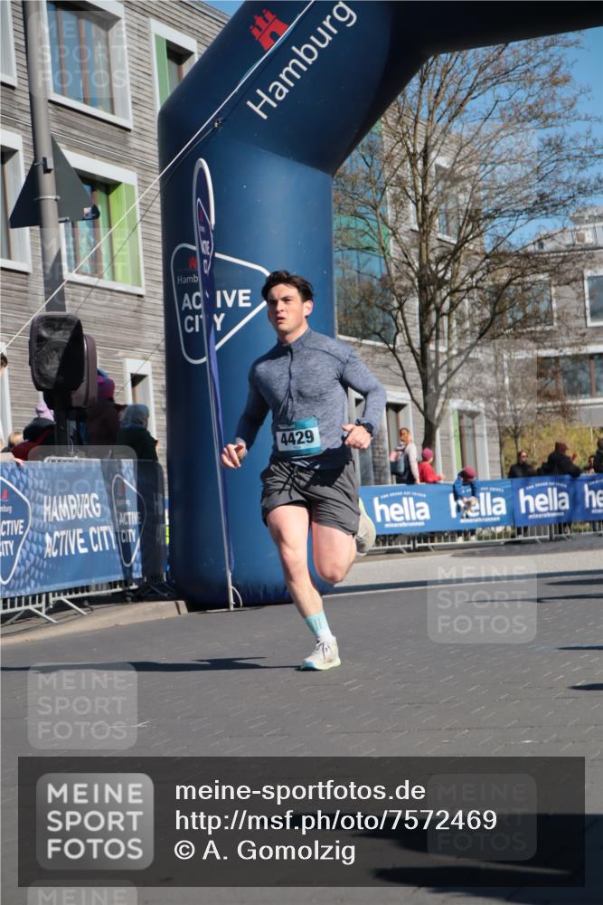 06.04.2025 - 44. Internationalen Wilhelmsburger Insellauf A. Gomolzig http://msf.ph/oto/7572469 06.04.2025 10:44:15 Ziel 3057, 3232, 3489, 4429, 5064 meine-sportfotos.de