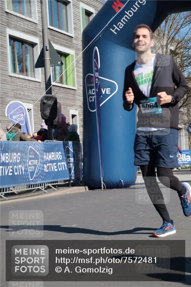 06.04.2025 - 44. Internationalen Wilhelmsburger Insellauf A. Gomolzig http://msf.ph/oto/7572481 06.04.2025 10:44:14 Ziel 3057, 3232, 3489, 4429, 5064 meine-sportfotos.de