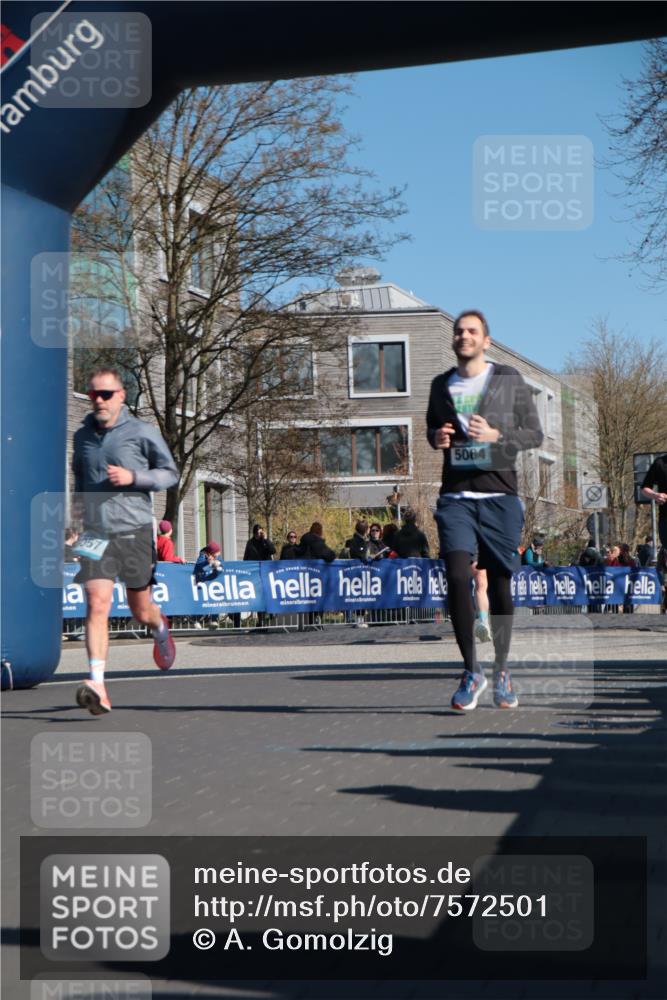 06.04.2025 - 44. Internationalen Wilhelmsburger Insellauf A. Gomolzig http://msf.ph/oto/7572501 06.04.2025 10:44:12 Ziel 3057, 3232, 3489, 4397, 4429, 5064 meine-sportfotos.de